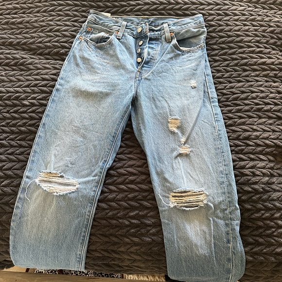 501 original women’s denim. Barely worn, in great condition. - Picture 2 of 2